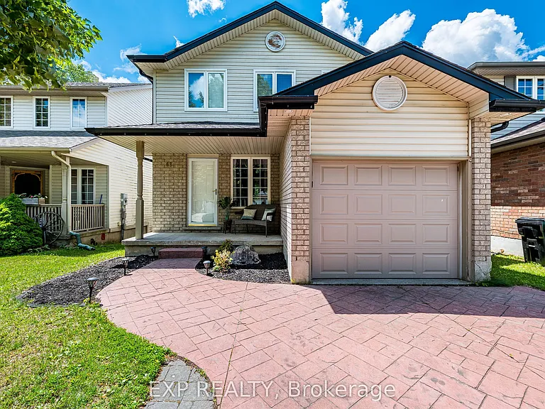 63 Wood Grove Cres — Photo 1