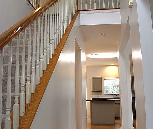 3rd image of 255 Highgate Cir