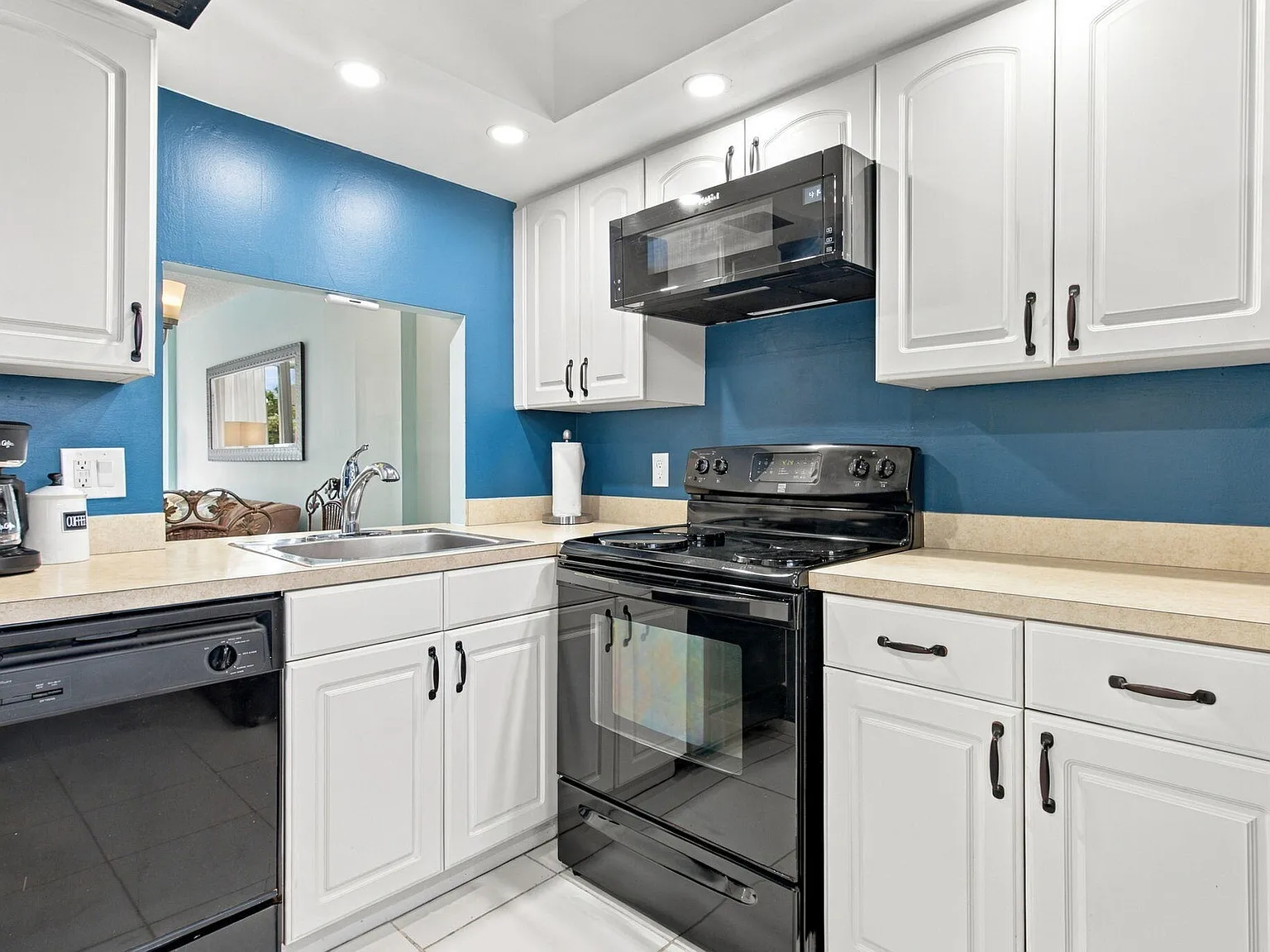 1 bed, 1.5 bath, 750 sqft, $1,650 — Photo 2