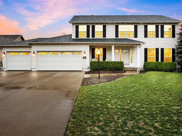 2511 Grey Wolf, Hiawatha, IA 52233