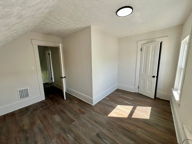 15264 Broadway Ave — Photo 19