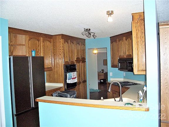 4th image of 4247 Oakland Dr