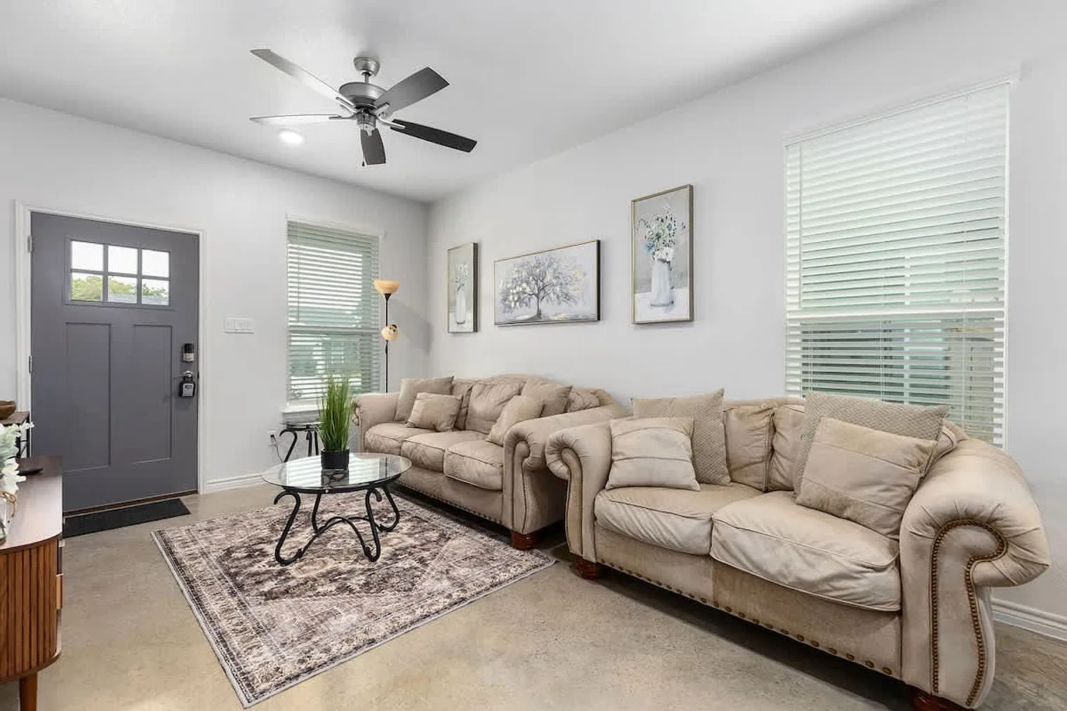 3 bed, 2.0 bath, 1194 sqft, $4,664 — Photo 1