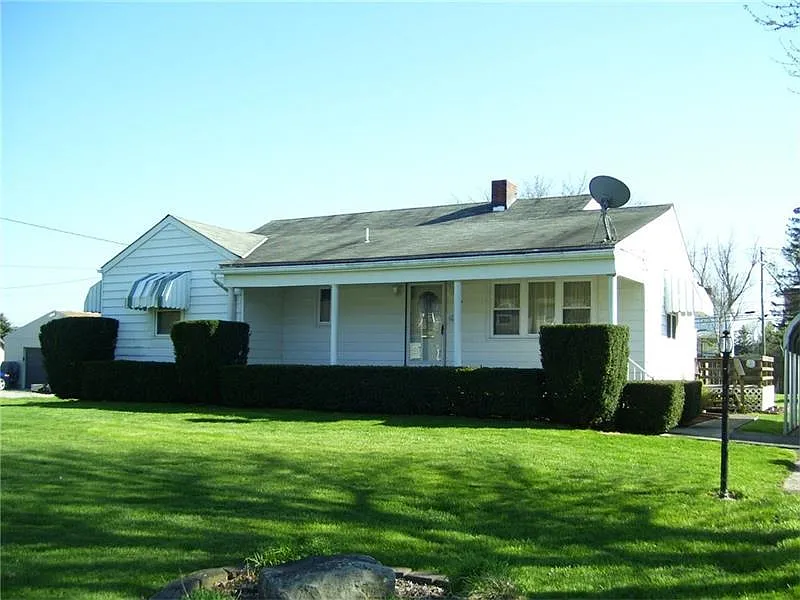 112 Marion Ave photo 1