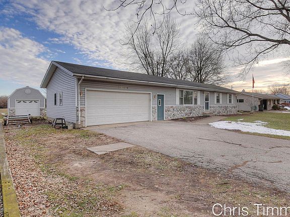 2nd image of 3639 Holiday Dr