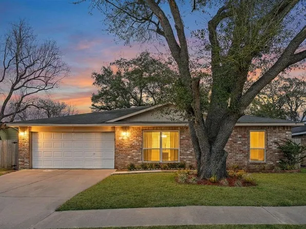 10123 Kent Towne Ln, Sugar Land, TX 77498