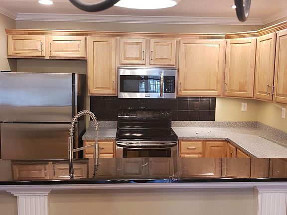 4th image of 100 Berry Ct #100