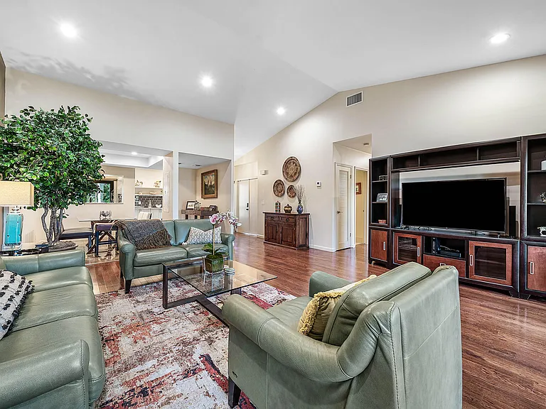 11355 Pond View Dr #D202 — Photo 8