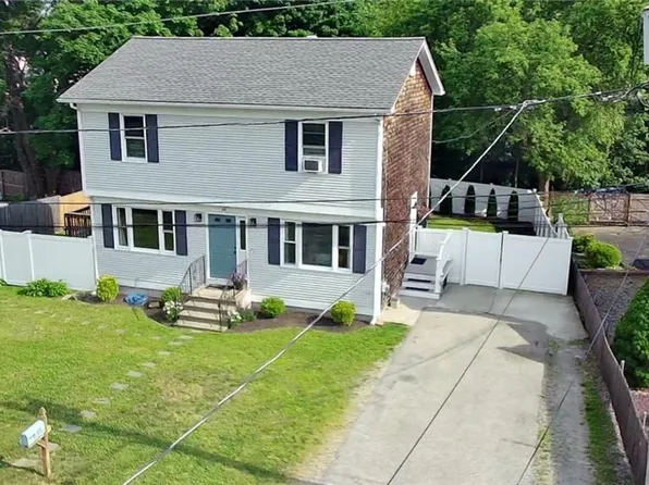 26 Simmons St, Johnston, RI 02919