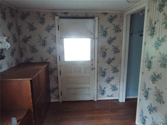 5th image of 217 Yates Pl