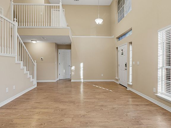 4th image of 10900 Huntington Rd