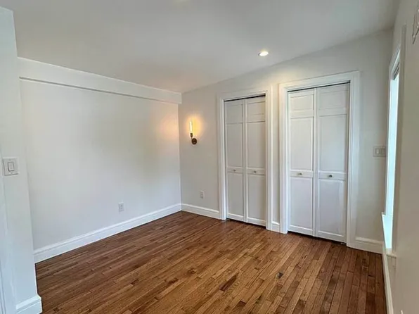 396 Bond Street image 8 of 14