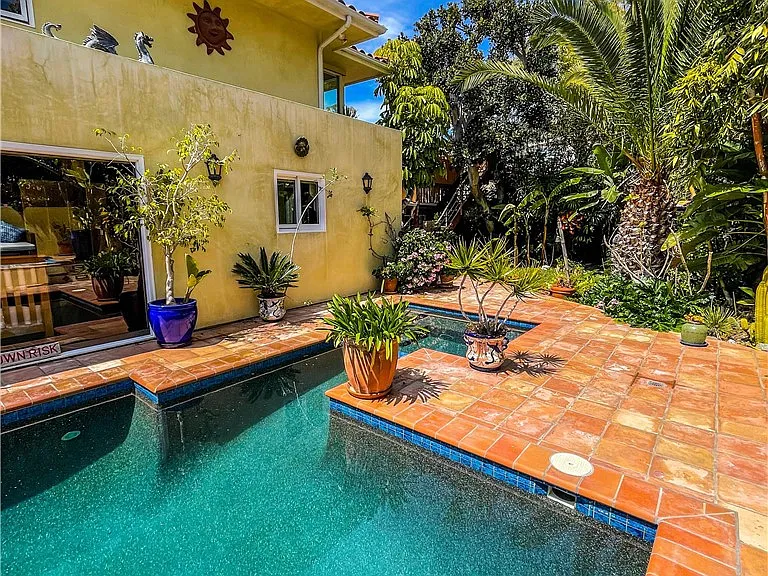 30722 Marilyn Dr — Photo 43