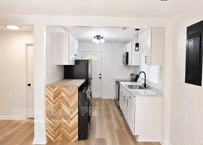 754 Meade St — Photo 2