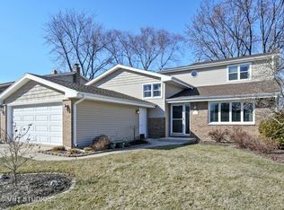 345 Antelope Trl, Carol Stream, IL 60188