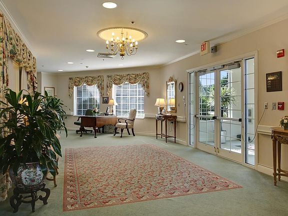 4th image of 1414 N Causeway Blvd