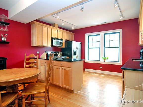 3rd image of 1542 W Thorndale Ave APT 2