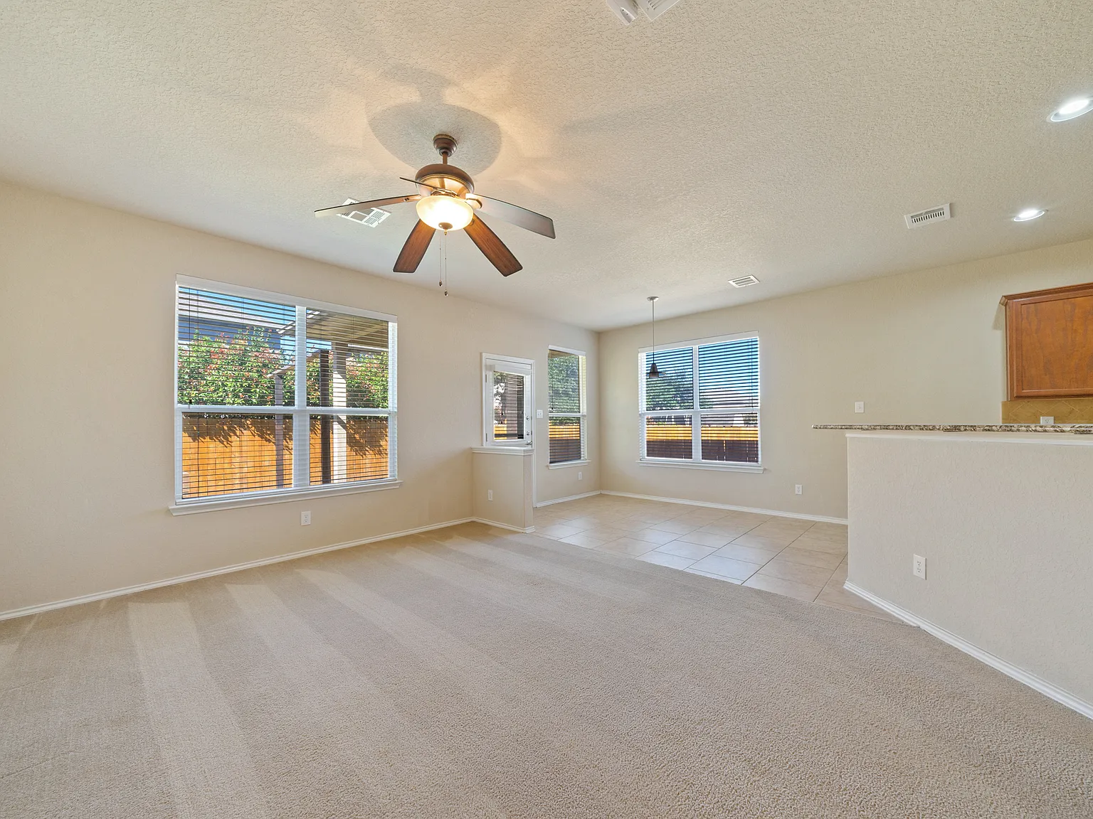Spacious 4-Bed Home with Island Kitchen, Private Patio & Fenced Yard in Schertz — Photo 4