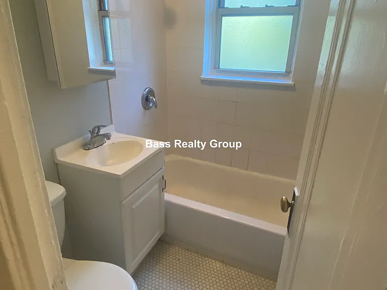 5945 N Greenview Ave #2D — Photo 4