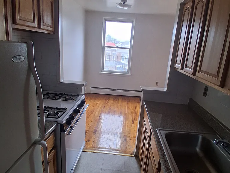 300 E 2nd St #3L — Photo 1