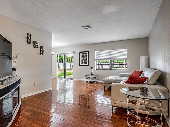 5th image of 11027 Ashbourne Cir