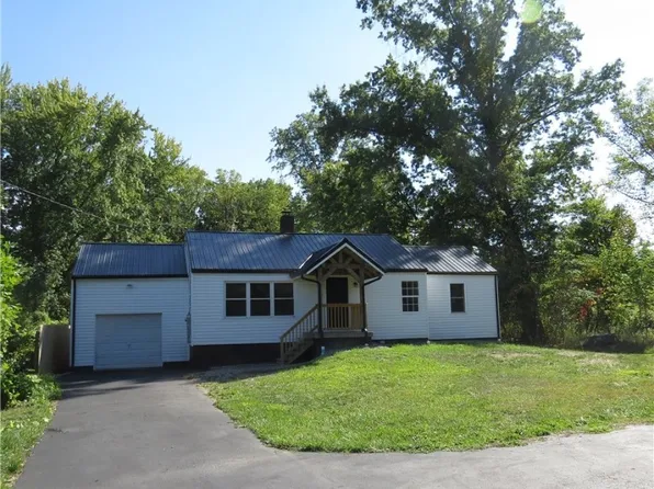 6069 Center Rd, Lowellville, OH 44436