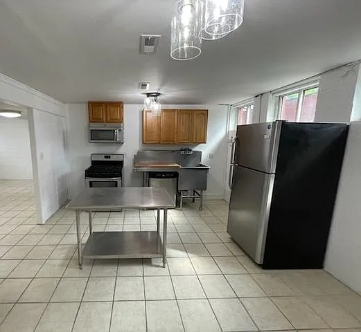 131 Franklin St #1 — Photo 1