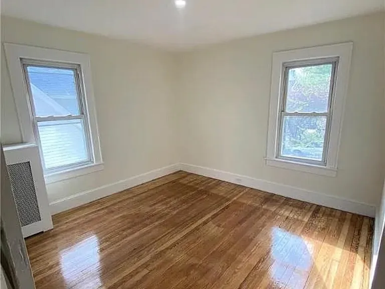 24 Stafford Ave — Photo 8