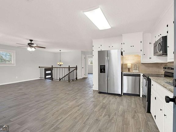 4th image of 5 Greenbriar Ave