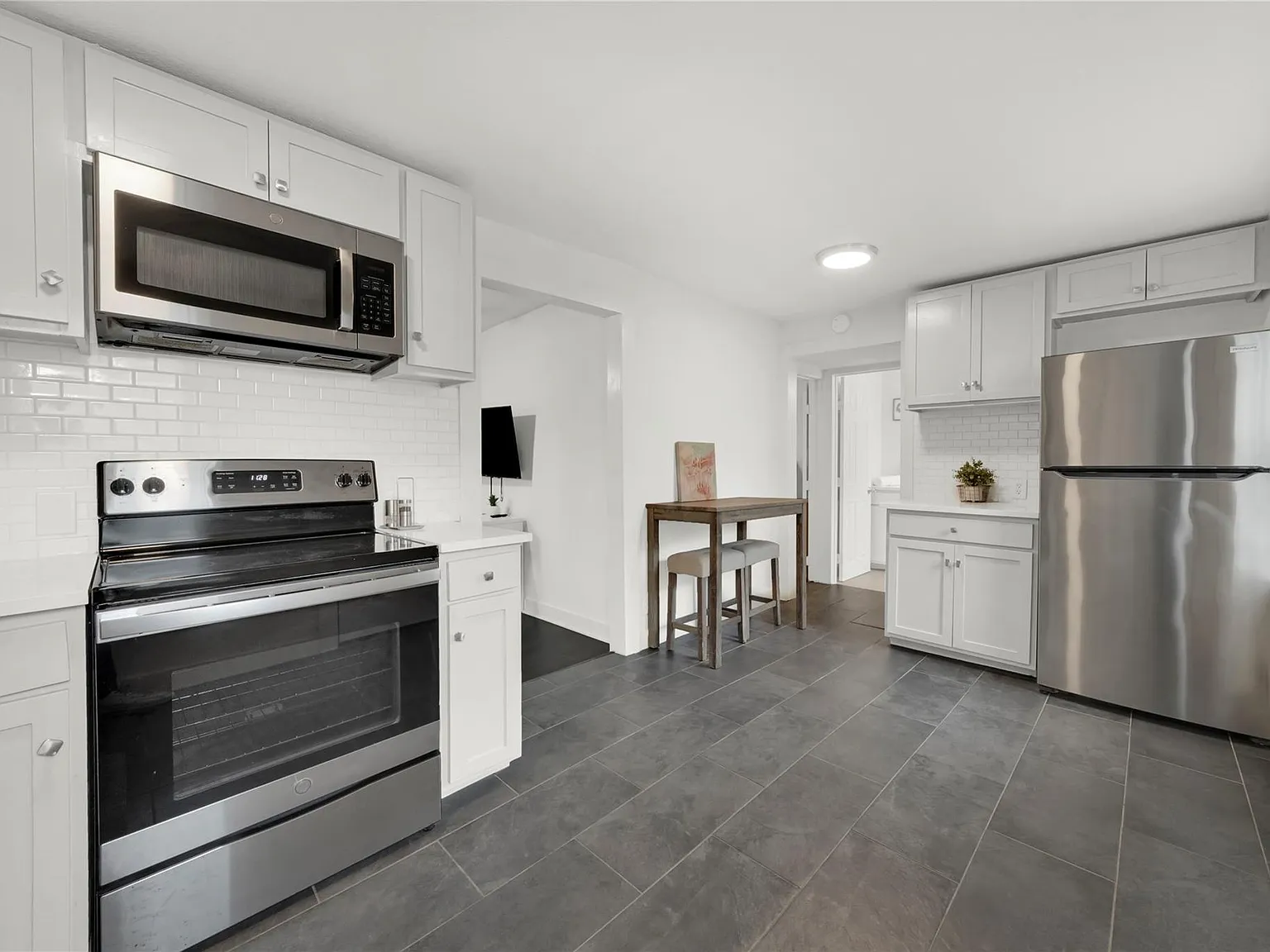 1 bed, 1.0 bath, 700 sqft, $995 — Photo 4