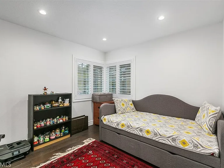 32 San Mateo — Photo 25