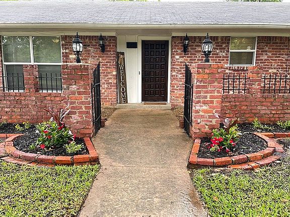 3rd image of 1101 Neches Dr