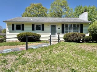 2 Long Meadow Dr, Staatsburg, NY 12580