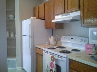 5754 Walnut Ave APT 1C, Downers Grove, IL 60516