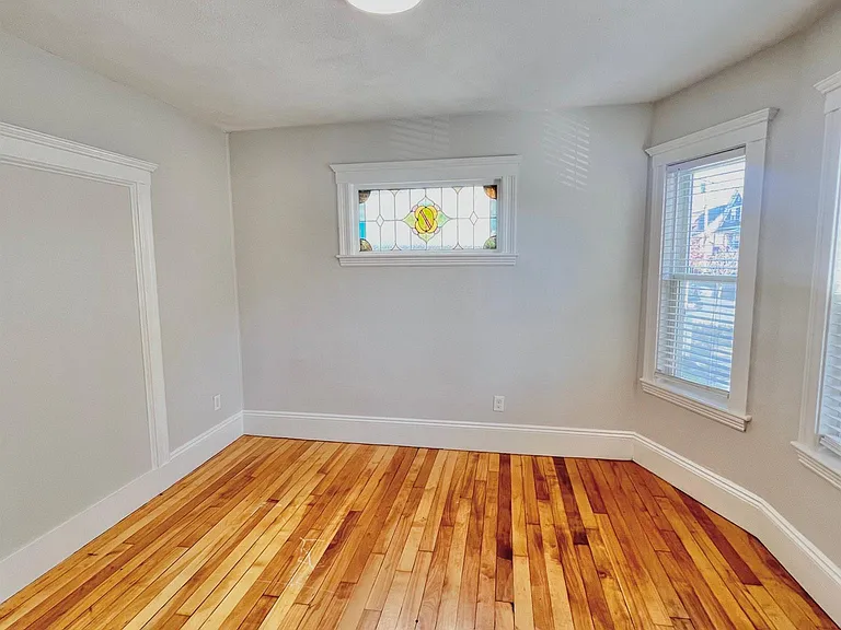 7 Westminster St — Photo 2