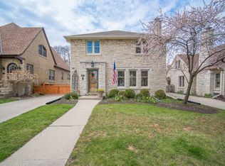 2449 N 73rd St, Wauwatosa, WI 53213
