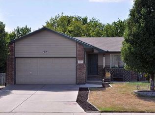 1617 N Prairie Run Cir, Mulvane, KS 67110