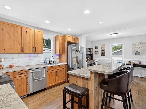 4th image of 822 W 11th Ave