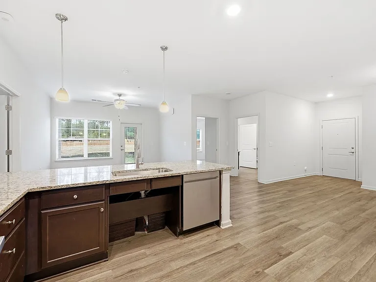 190 Grove Cir #104 — Photo 7