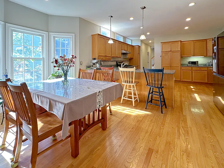 11 Oakland St — Photo 17