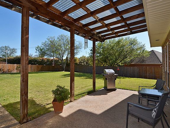 3rd image of 2674 Poinsettia Dr