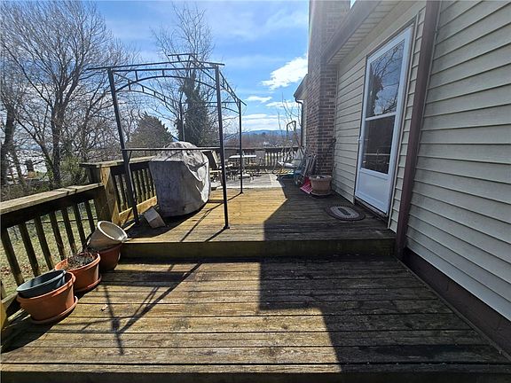 5th image of 340 S 11th St