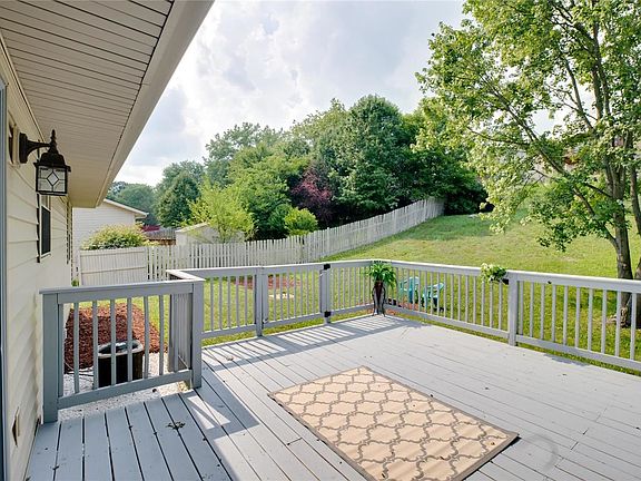 5th image of 3833 Red Bud Dr