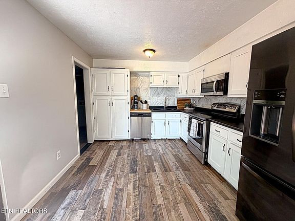 5th image of 922 Pine St