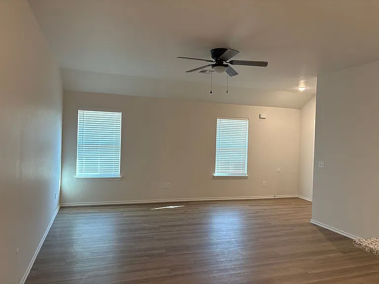 819 S Wilson Ave — Photo 21