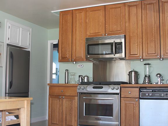 Kitchen; Stainless Steel Appliances