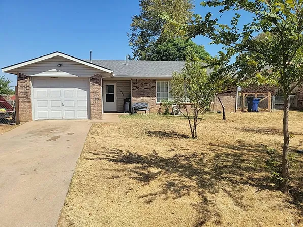 1019 W East Ave, Cache, OK 73527