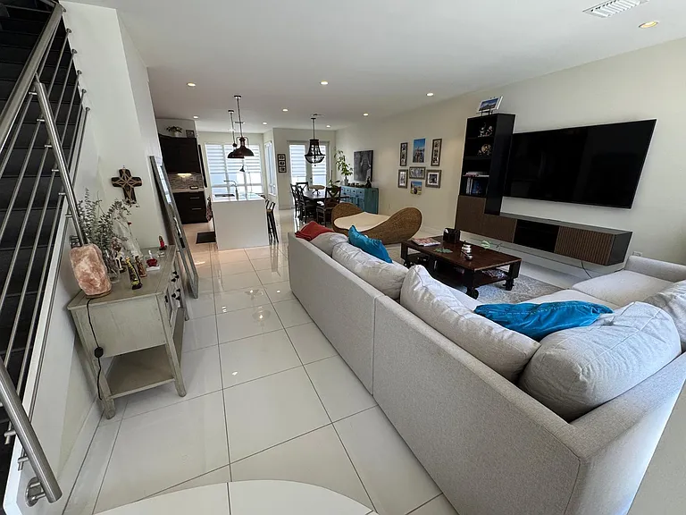 6361 NW 103rd Psge — Photo 5