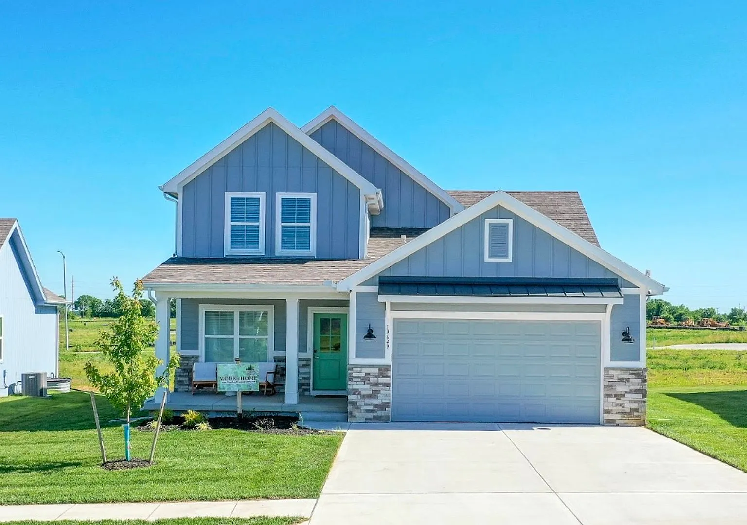 4 Bedroom 3.5 Bathroom Home! — Photo 1