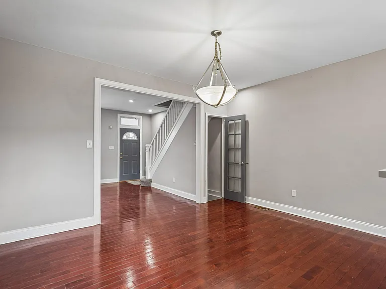 2817 Pelham Ave — Photo 6